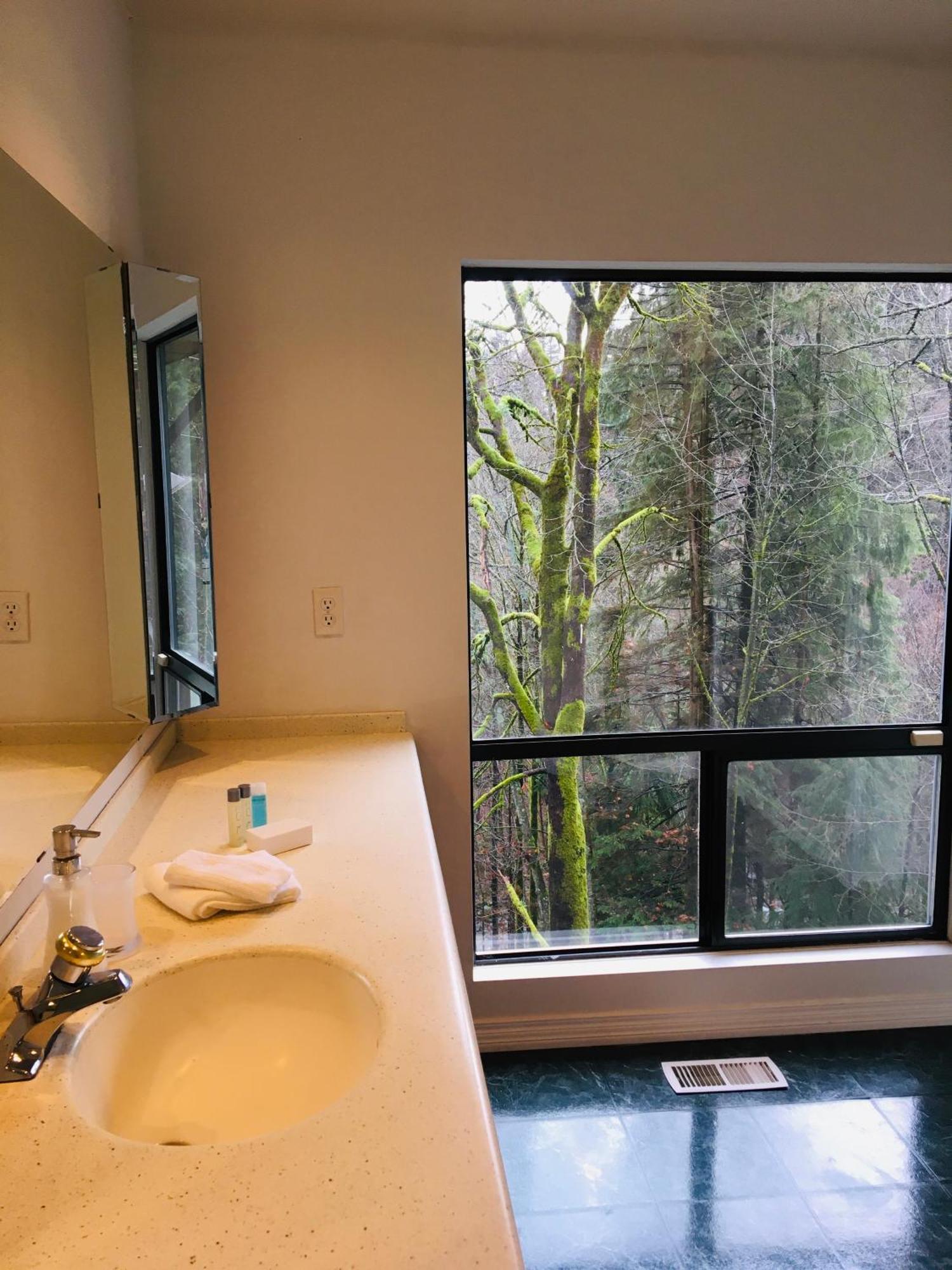 Creekside City Center Suite North Vancouver Exteriör bild