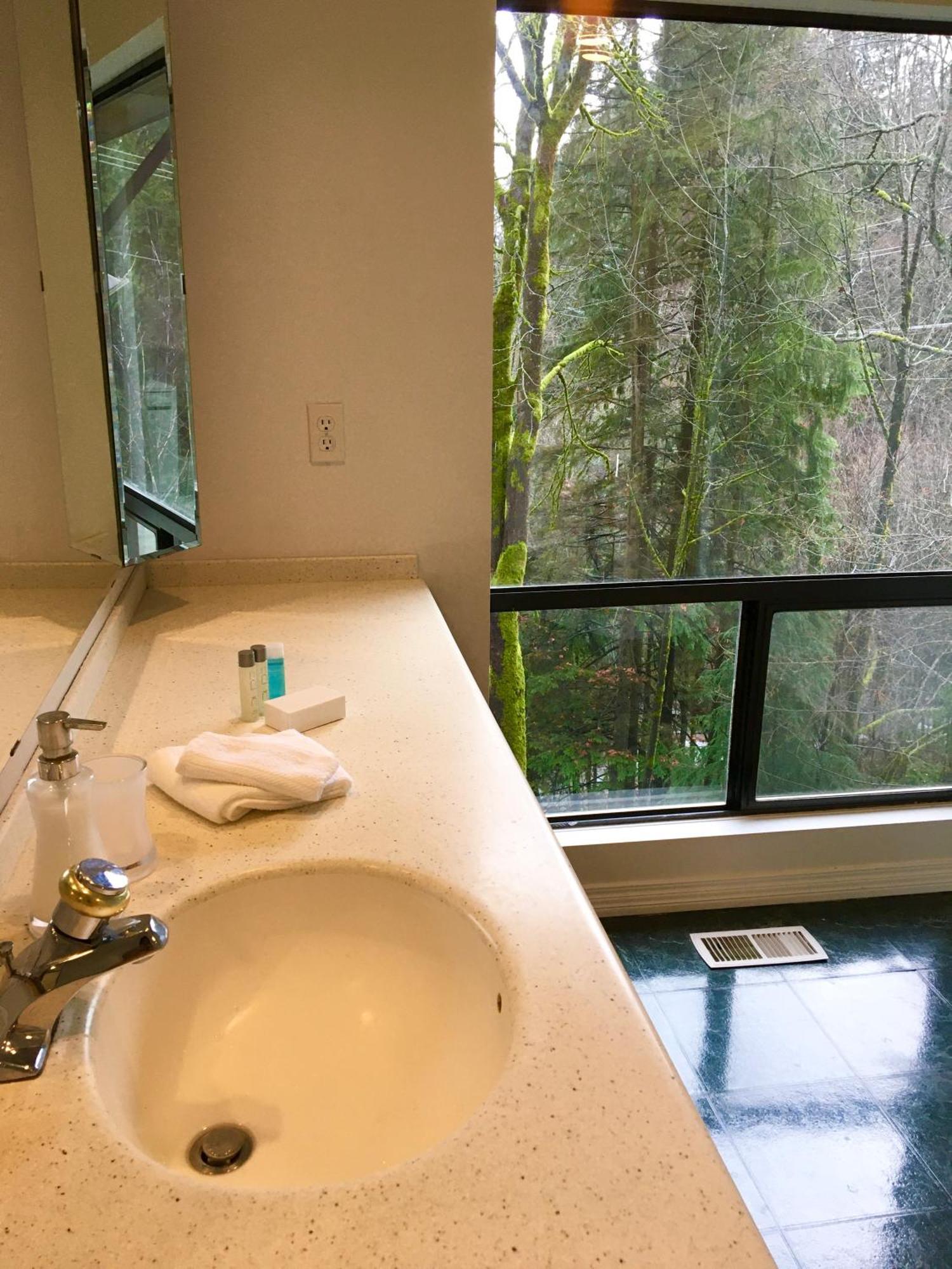 Creekside City Center Suite North Vancouver Exteriör bild
